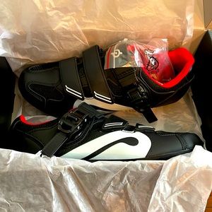 Peloton brand new spinning shoes size 39–NEVER USED